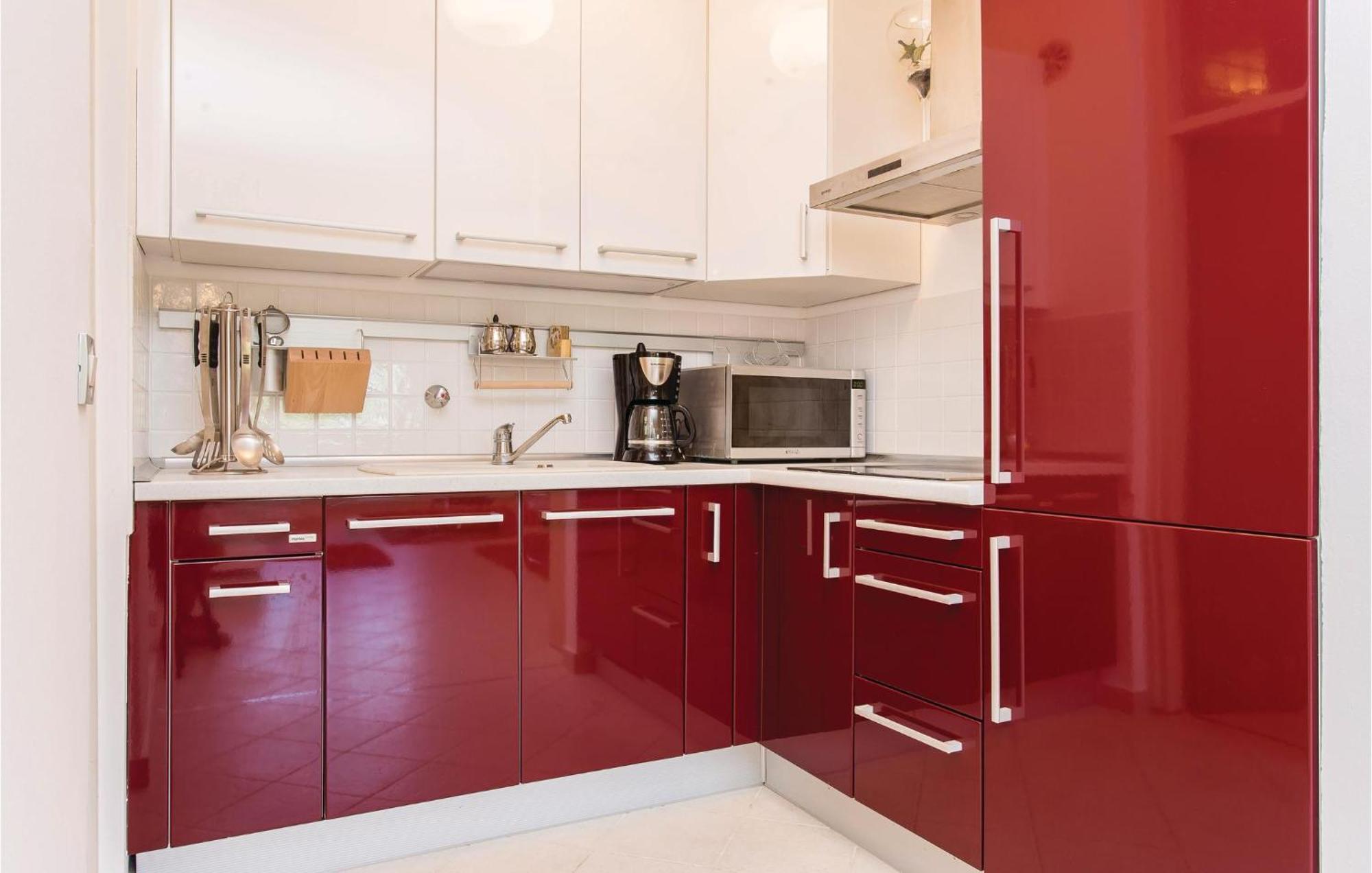 Amazing Apartment In Njivice With Wifi Екстер'єр фото