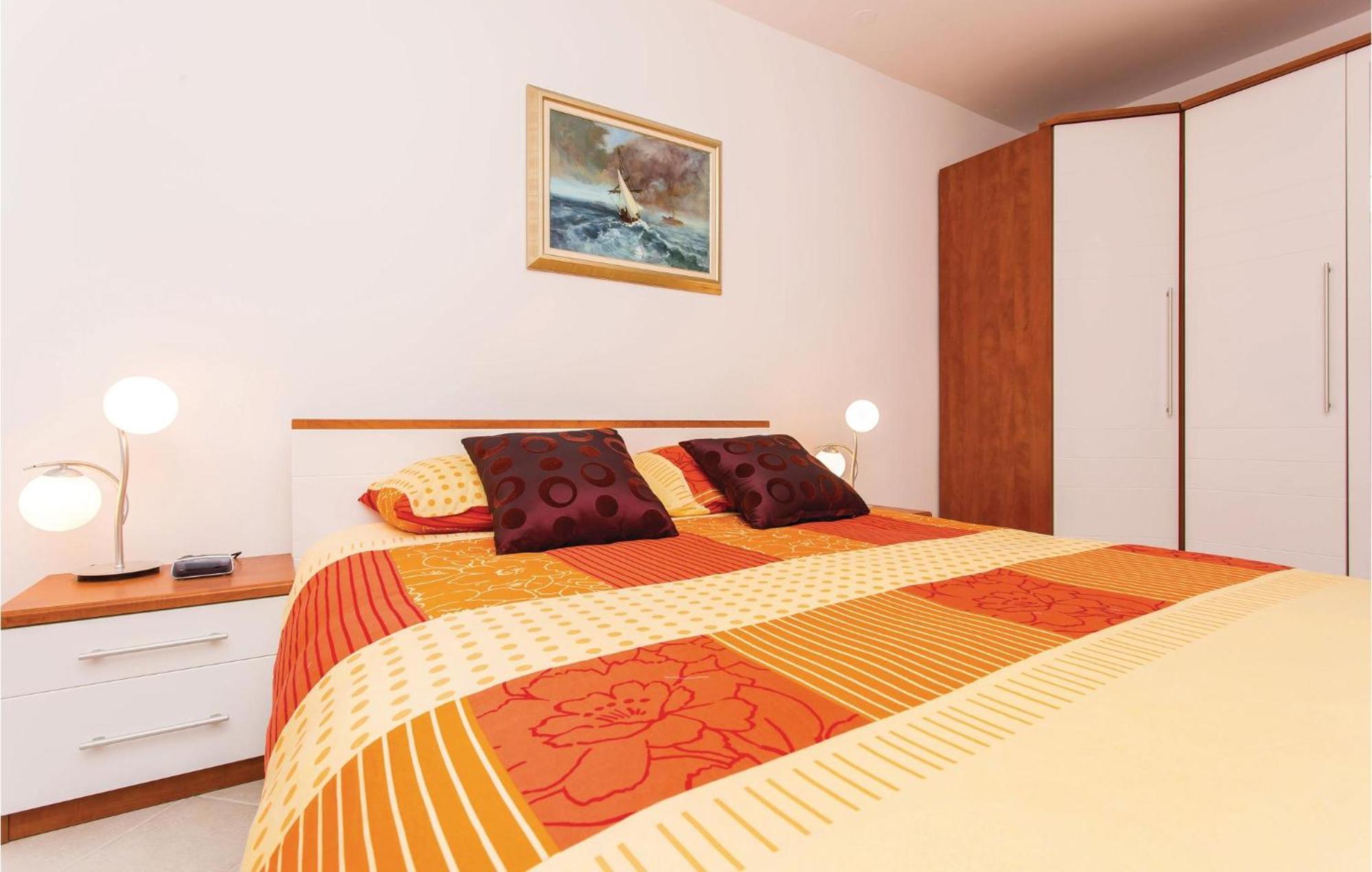 Amazing Apartment In Njivice With Wifi Екстер'єр фото