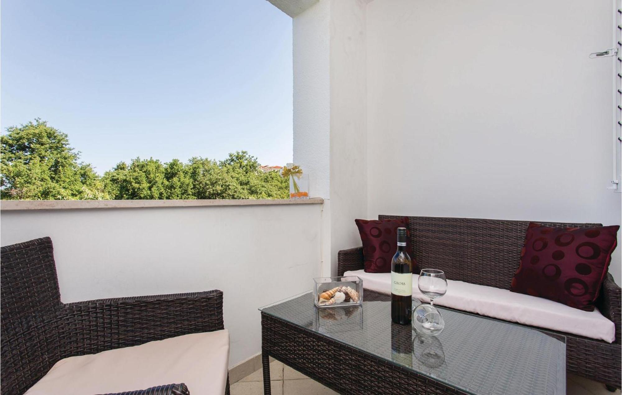 Amazing Apartment In Njivice With Wifi Екстер'єр фото