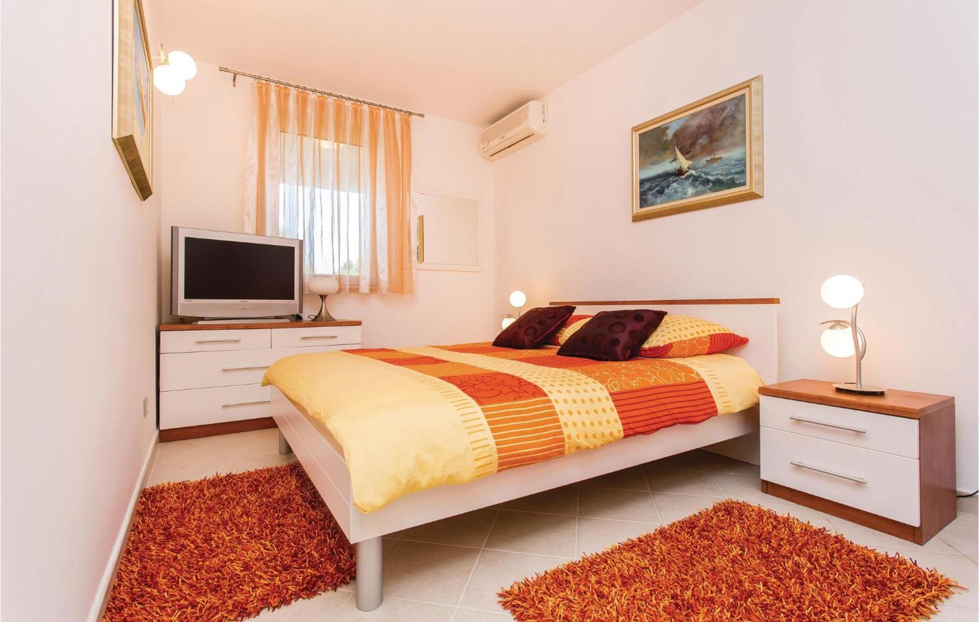 Amazing Apartment In Njivice With Wifi Екстер'єр фото